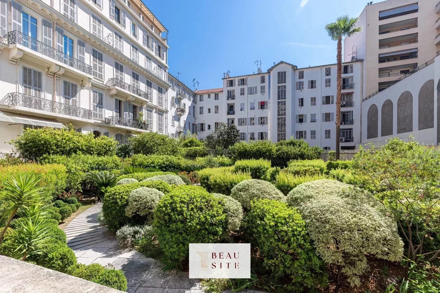 Property photo in Carre d'Or
