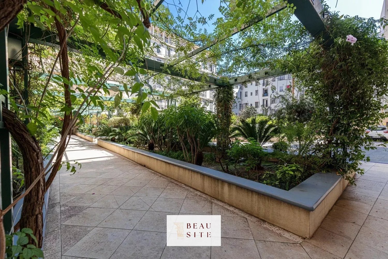 Property photo in Carre d'Or