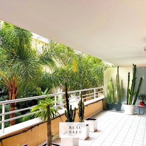 Property in Carre d'Or