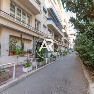 Property in Carre d'Or