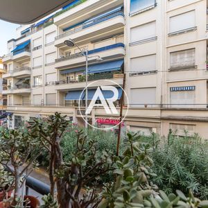Property in Carre d'Or