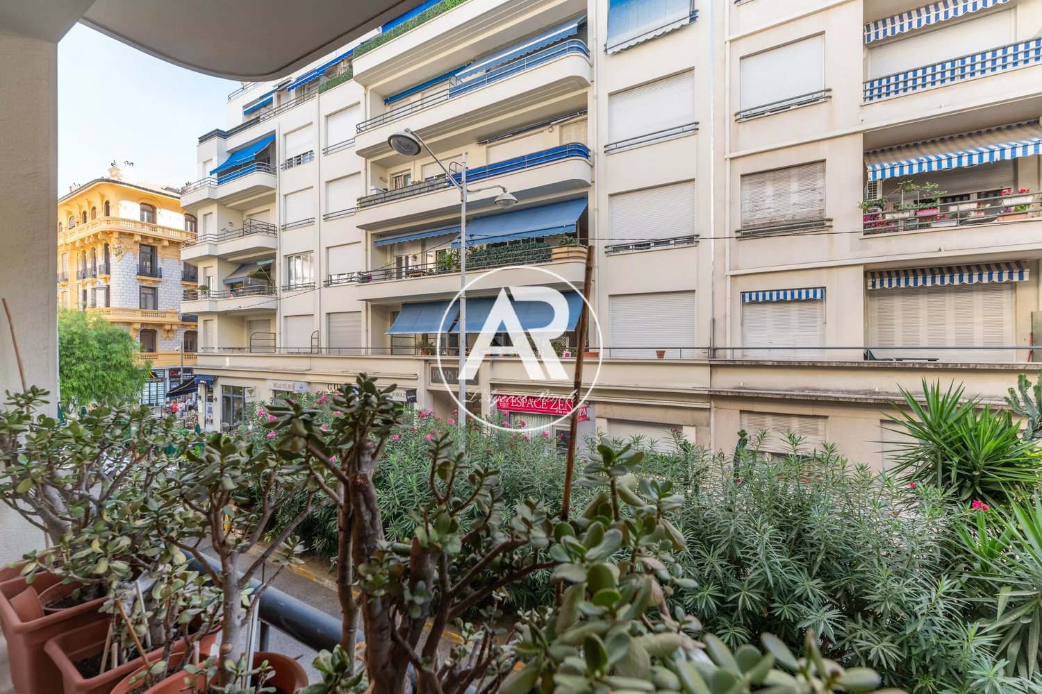 Property photo in Carre d'Or