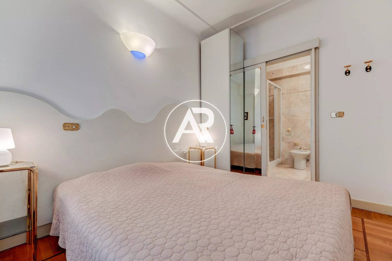 Property photo in Carre d'Or