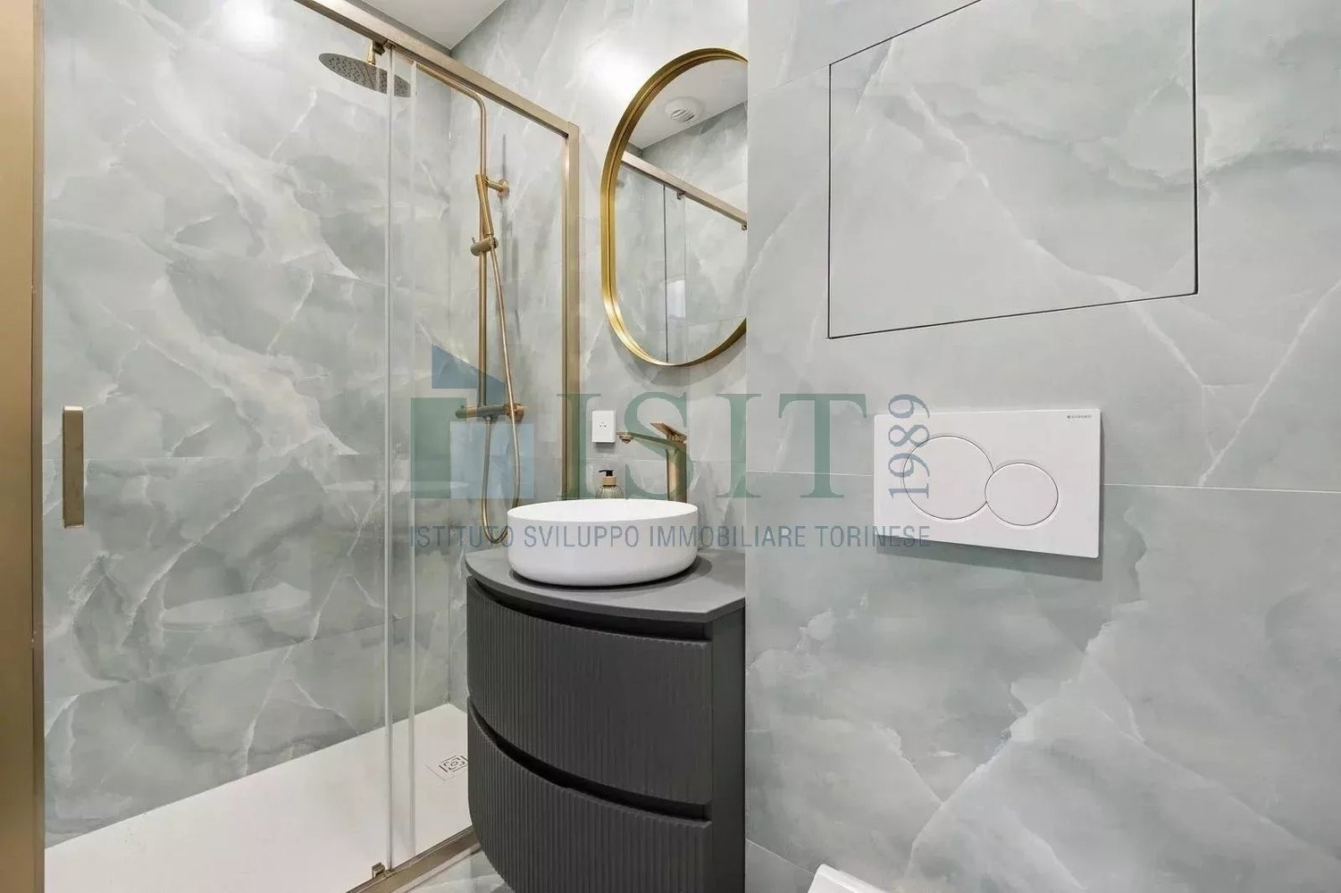 Property photo in Carre d'Or