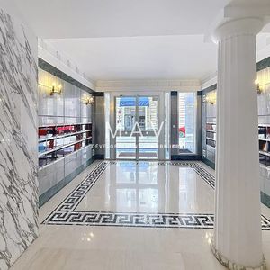 Property in Carre d'Or