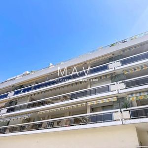 Property in Carre d'Or