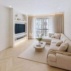 Property in Carre d'Or