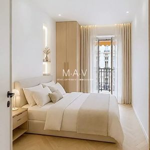 Property in Carre d'Or