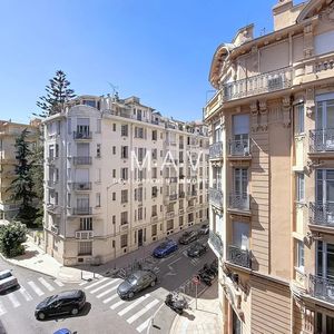 Property in Carre d'Or