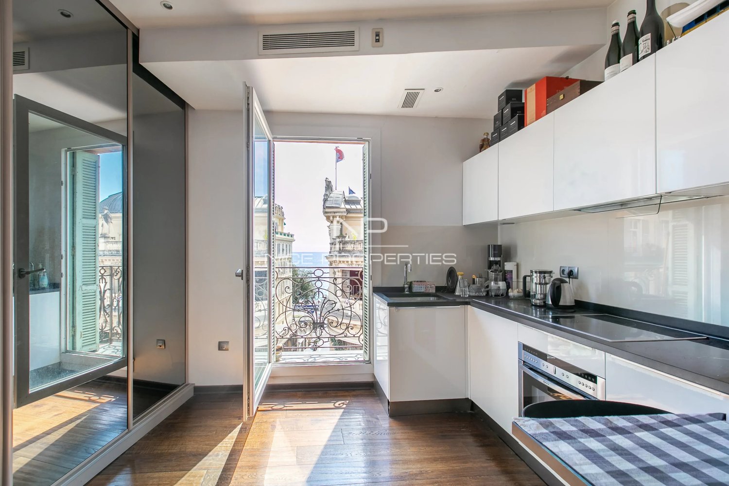 Property photo 2 in Carre d'Argent