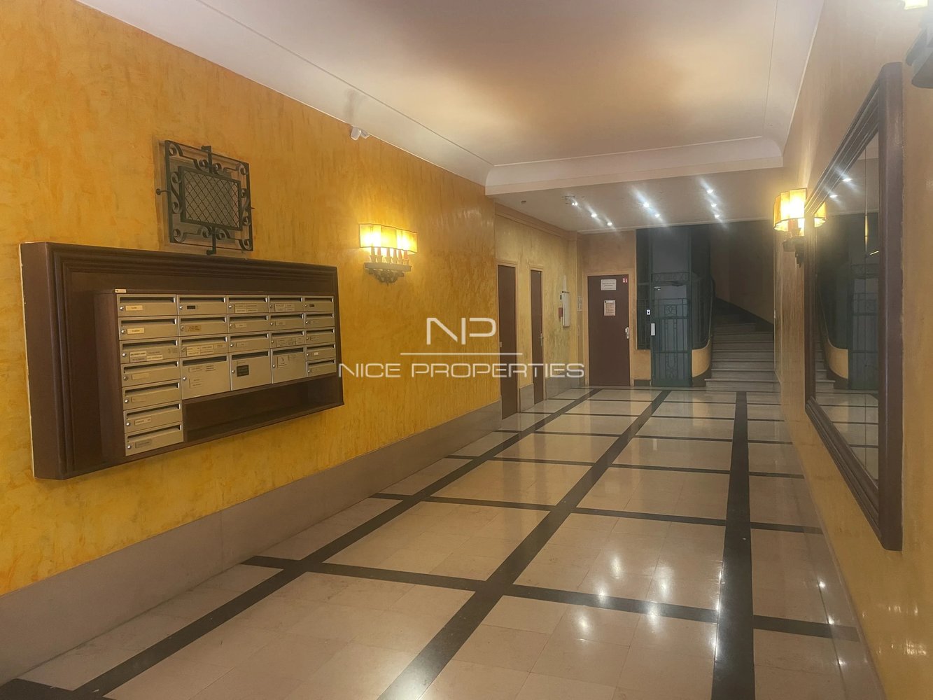 Property photo 2 in Carre d'Argent