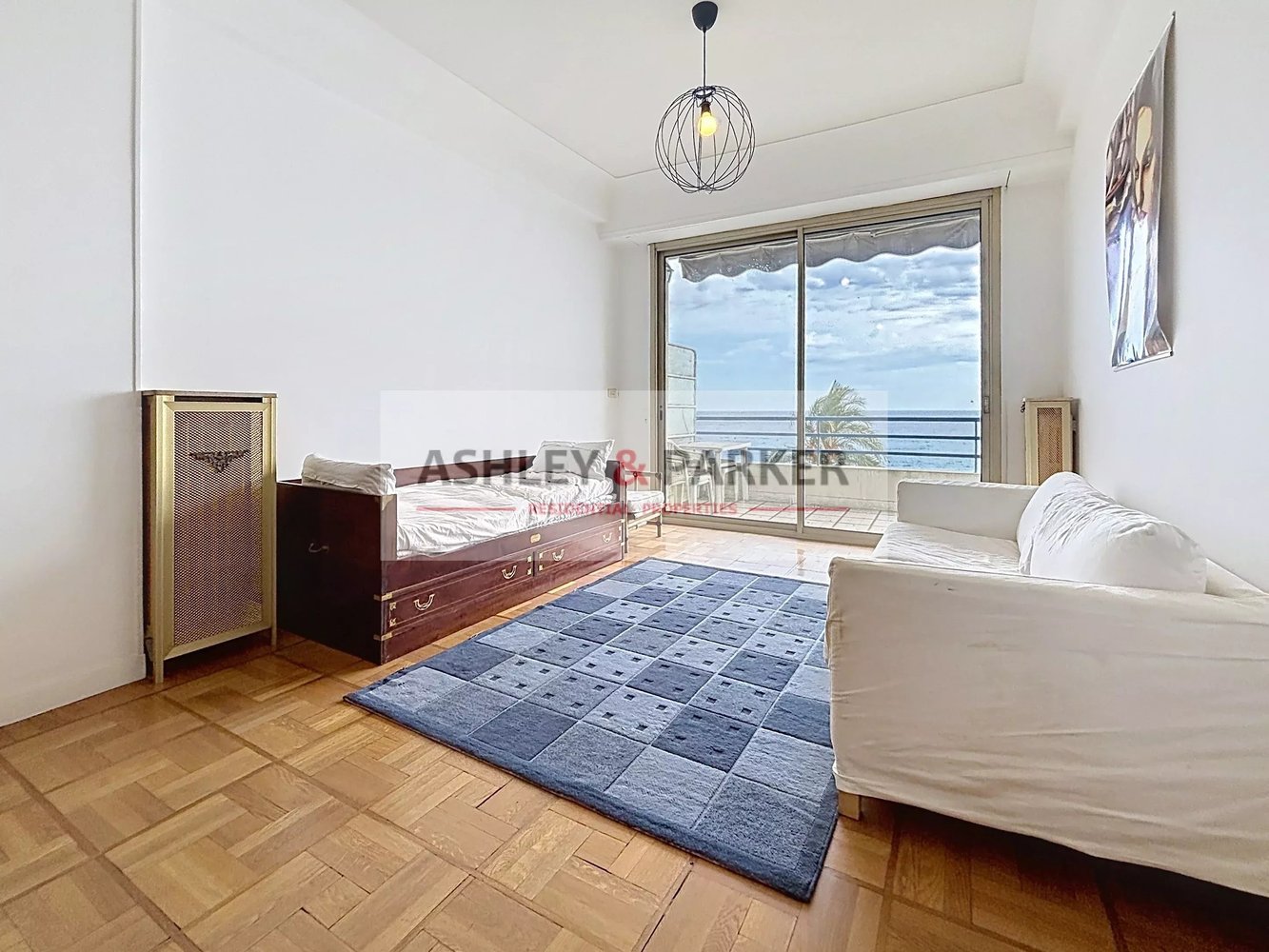 Property photo in Carre d'Or