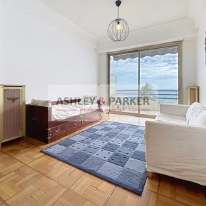 Property in Carre d'Or