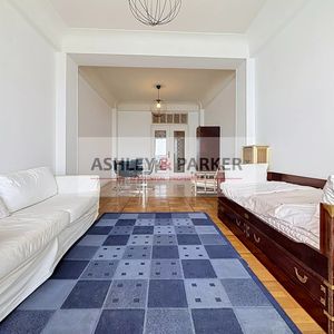 Property in Carre d'Or