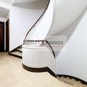 Property in Carre d'Or