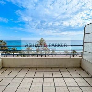 Property in Carre d'Or
