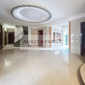 Property in Carre d'Or