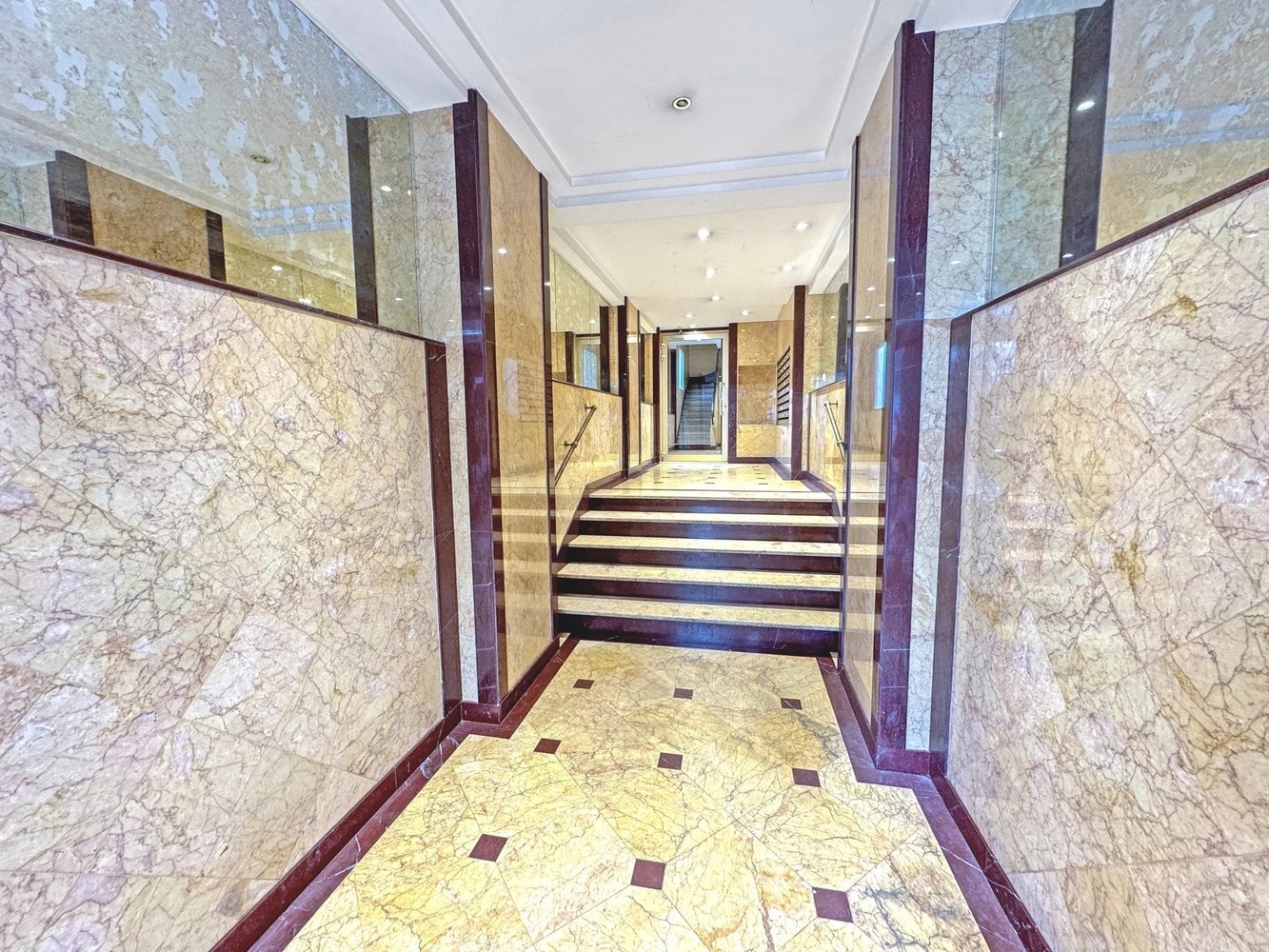 Property photo 22 in Carre d'Or