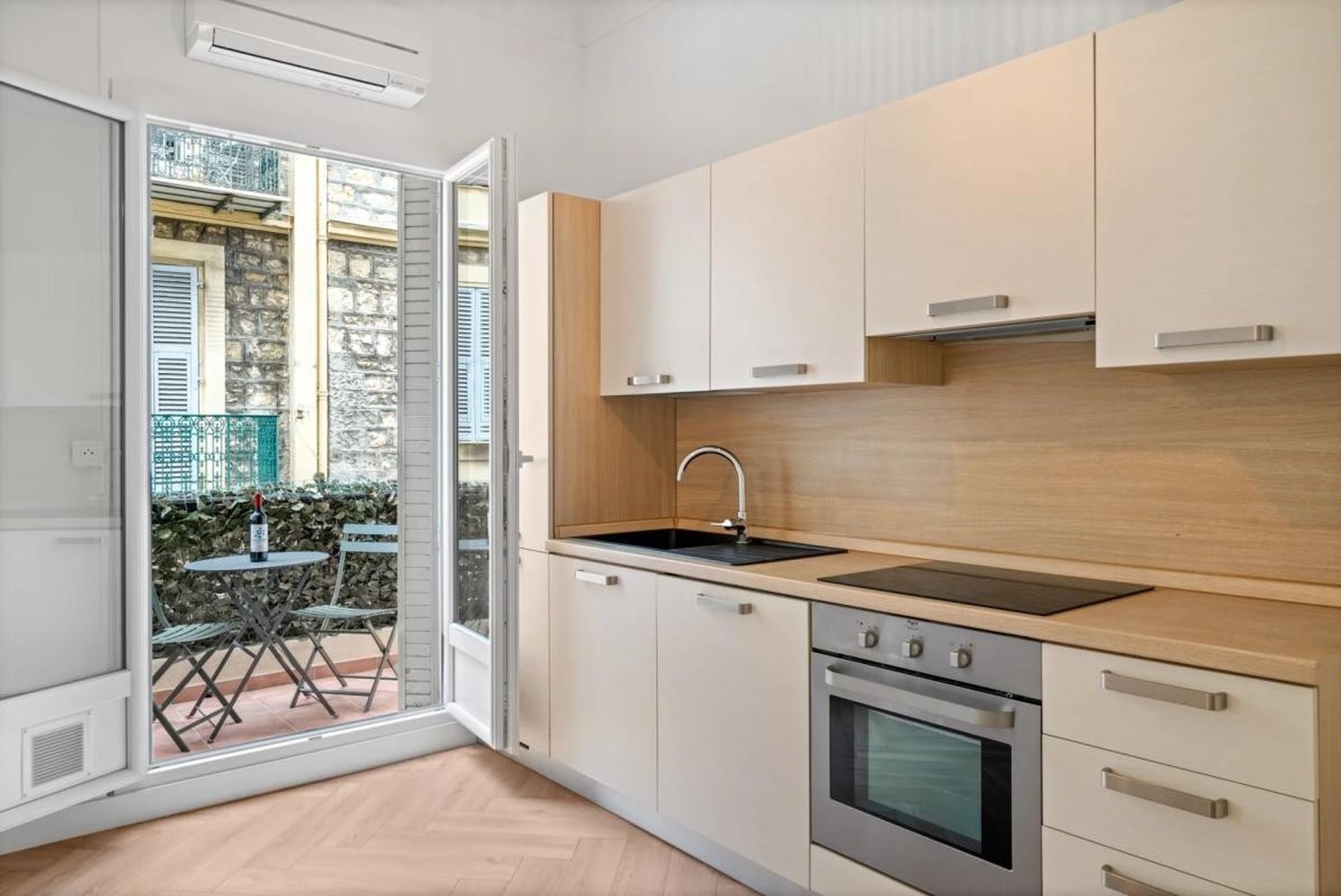Property photo 2 in Carre d'Or