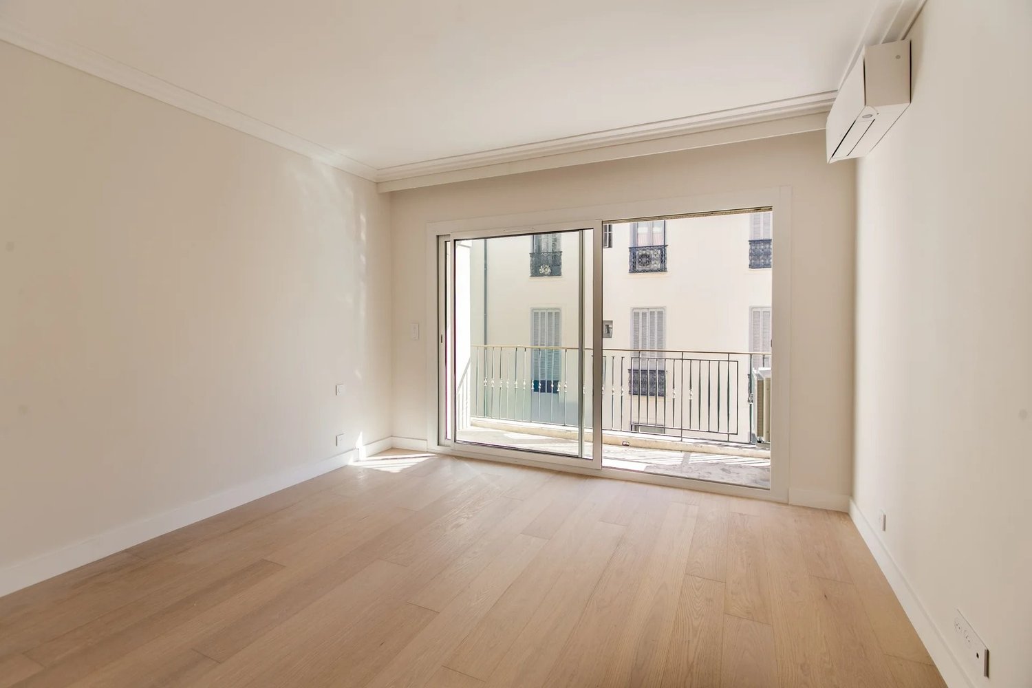 Property photo 6 in Carre d'Or
